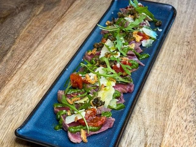 La girafe rouge tataki de boeuf roquette.jpg